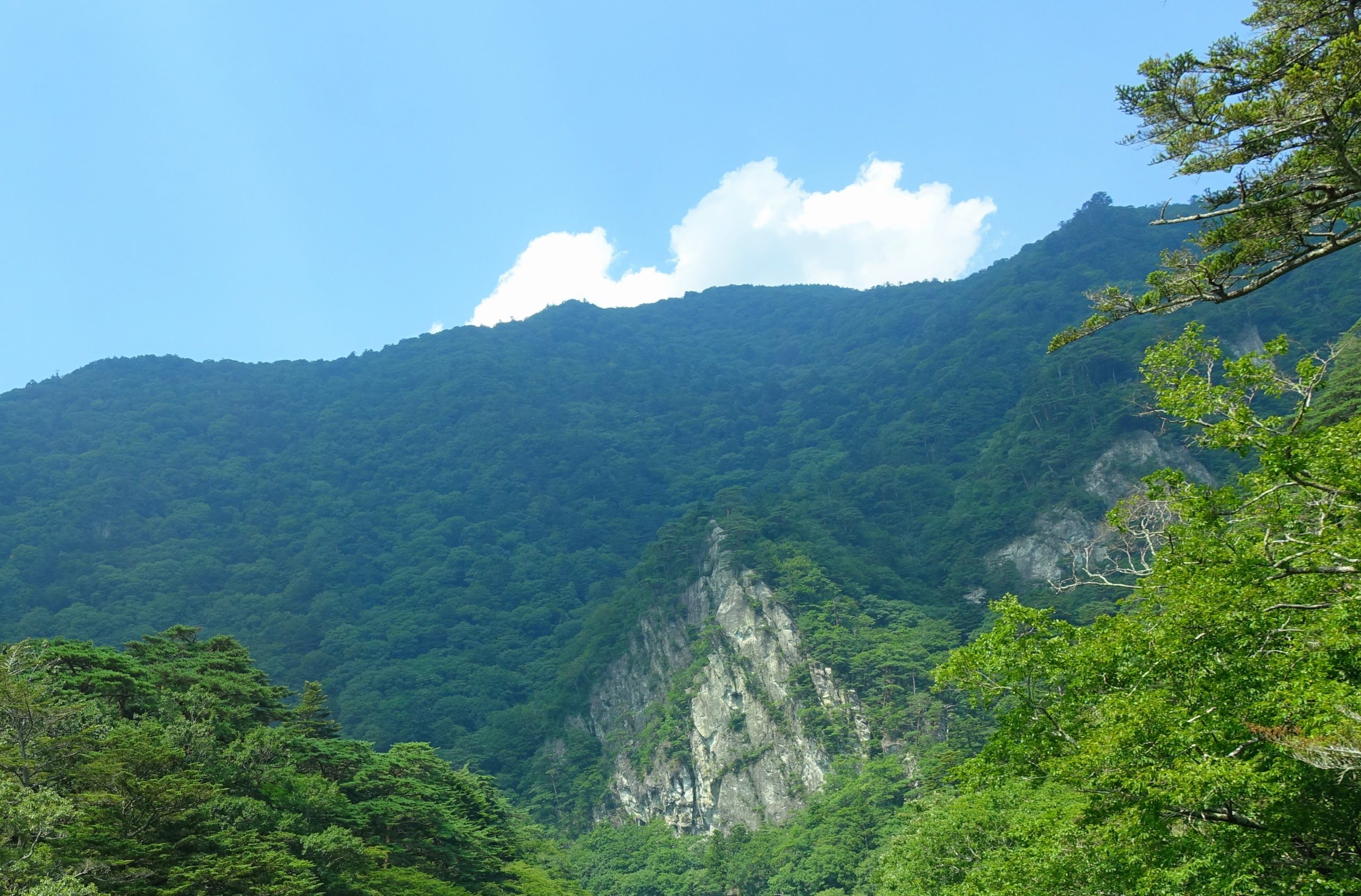 塩原の岩盤